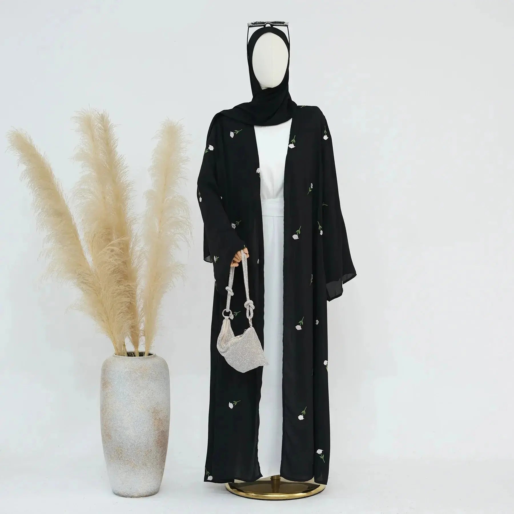 Black abaya and hija / S